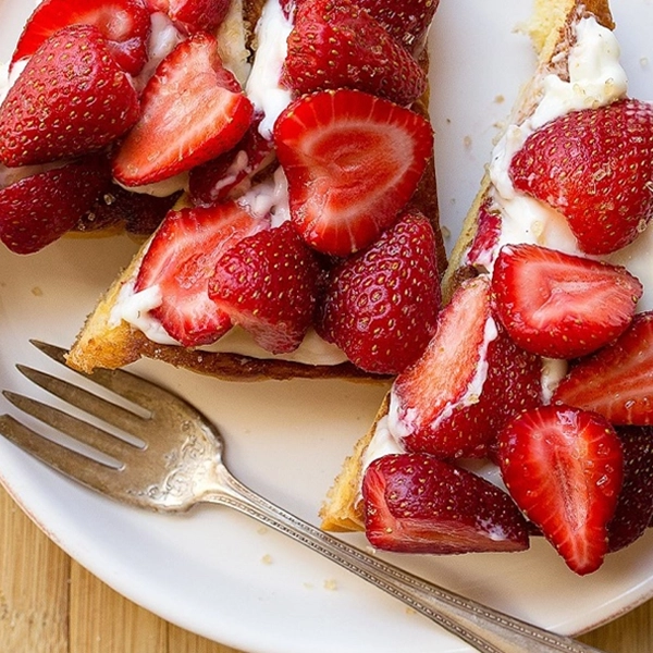 Strawberry Cheesecake Toast